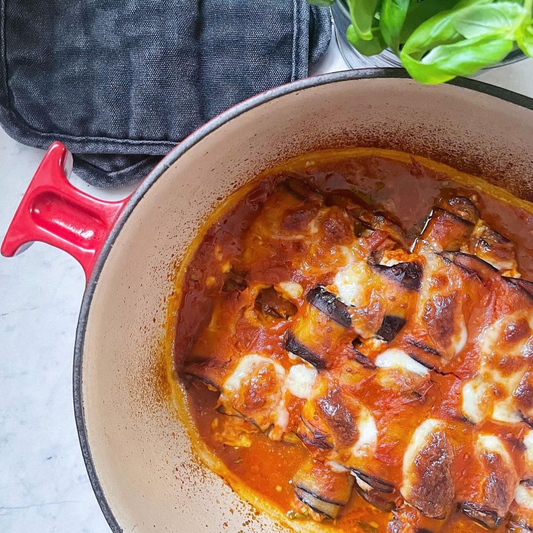 Eggplant rolls in tomato sauce