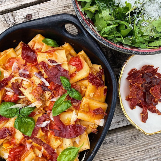 Pomodoro pasta & crispy Ganda ham