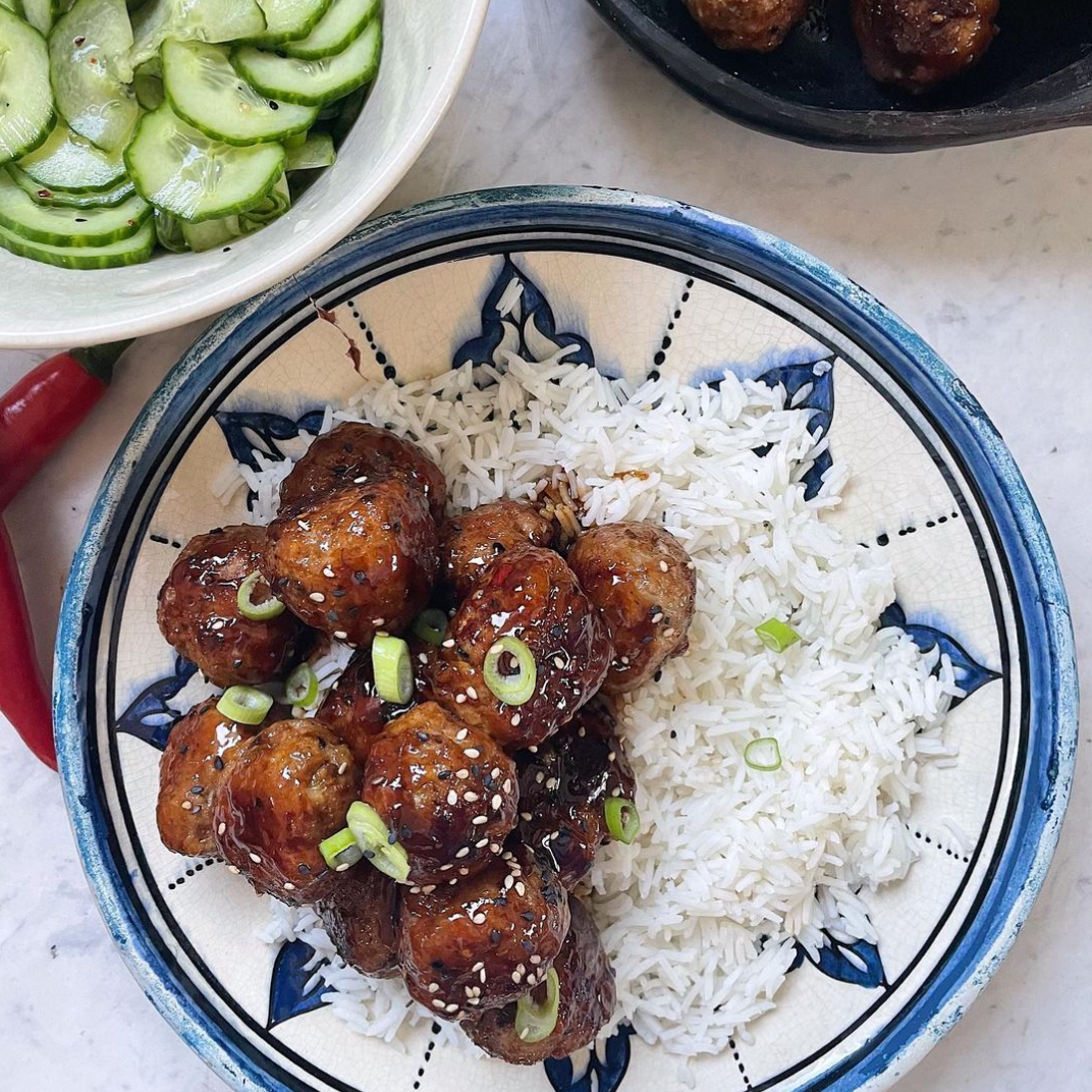 Sticky soy sauce meatballs