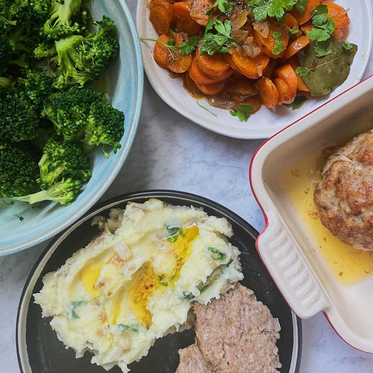 Meatloaf w/ veggies & mashed potatoes