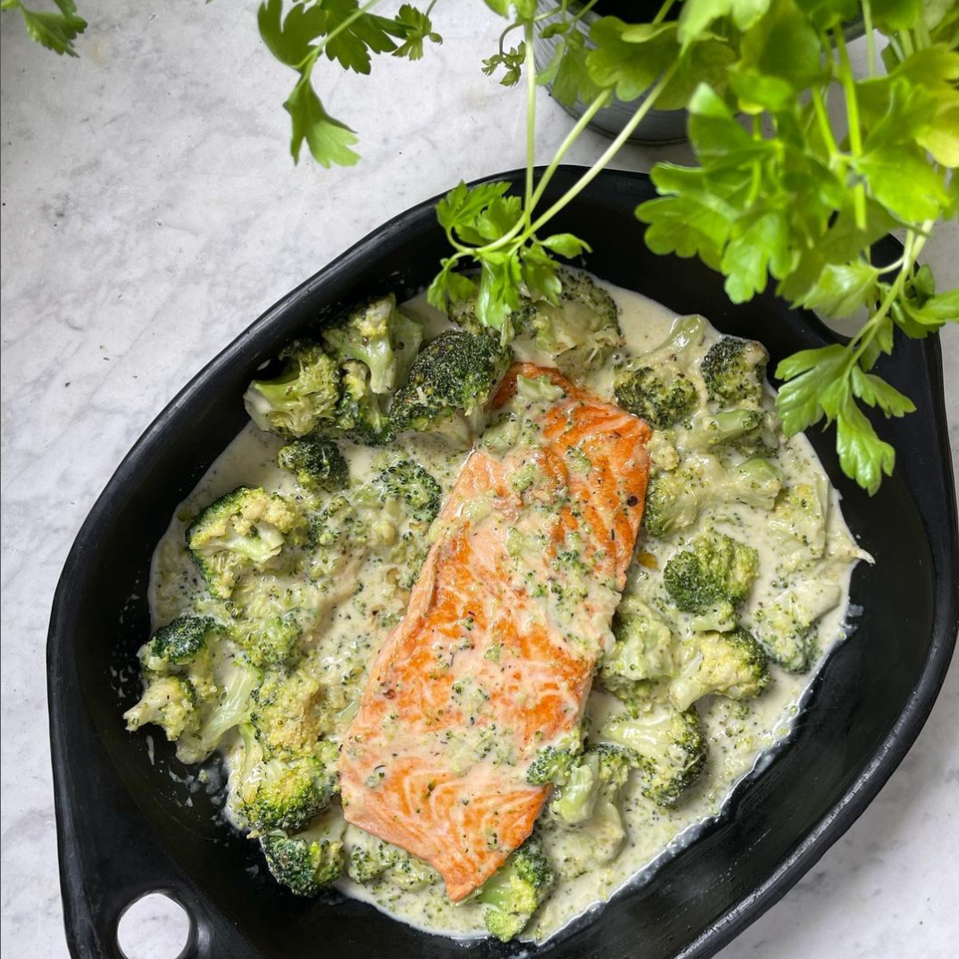 Creamy broccoli salmon