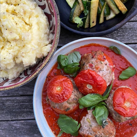 Minced meat stuffed tomatoes